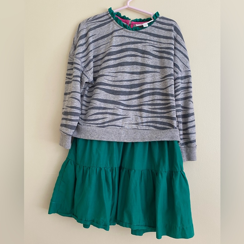 Mini Boden Girls Zebra Sweatshirt Dress with Green Ruffle Skirt Sz 5-6 yrs